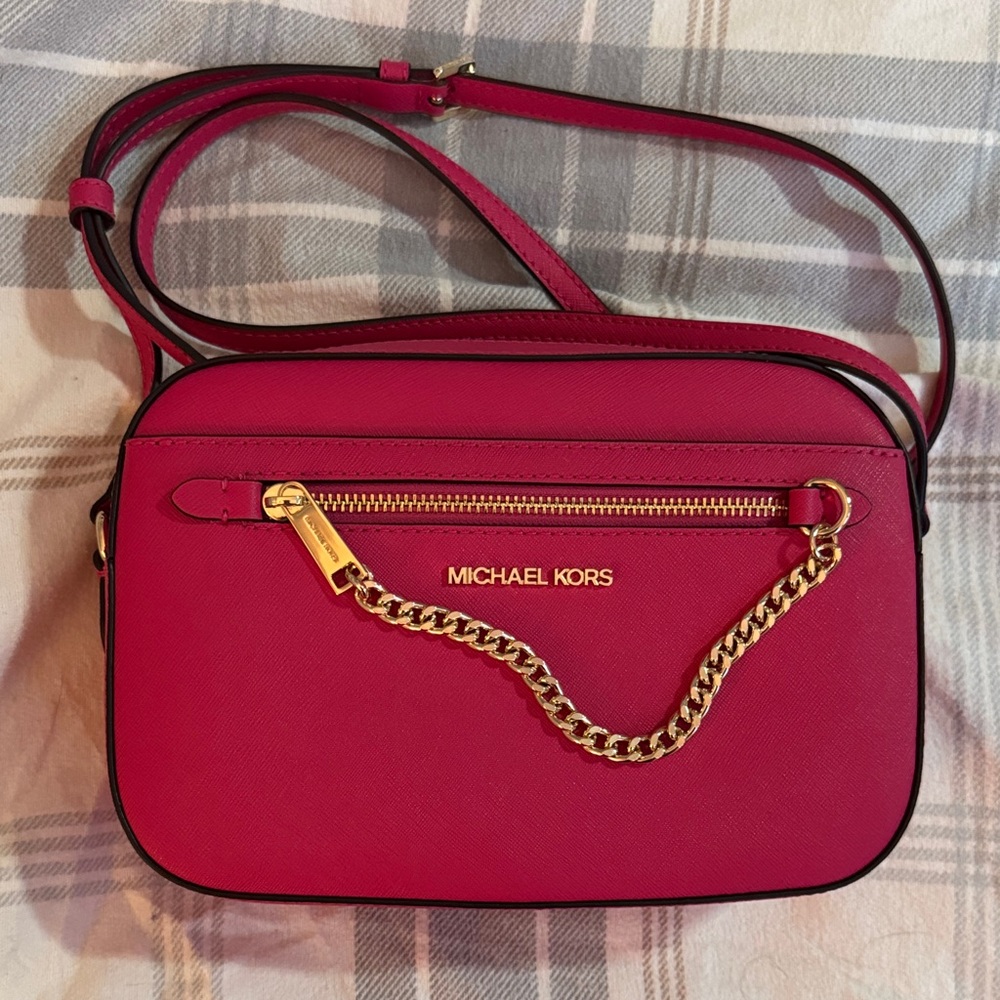 Michael Kors Pink Crossbody Bag with Gold Chain Accent - Picture 4 of 4
